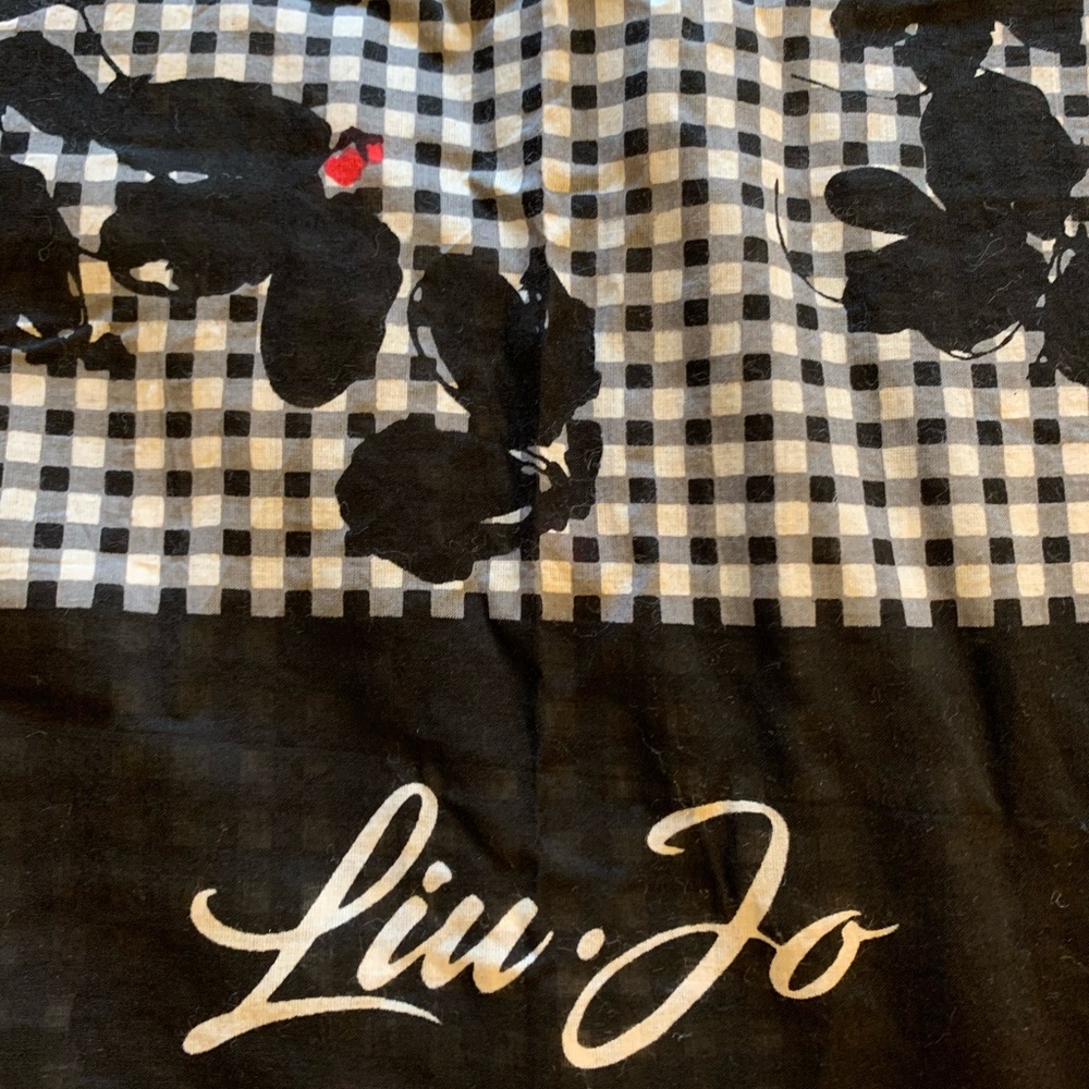 Big scarf with flowers by Liu Jo. L: 73.5” W: 24”